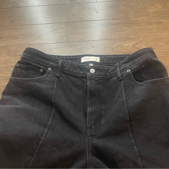 Abercombie & Fitch Curve Love Flare Jeans - Picture 9 of 9